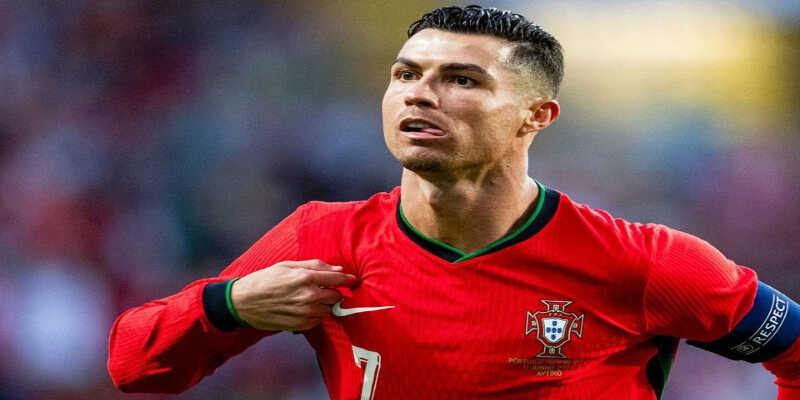 Ronaldo - Tiền đạo toàn diện, ghi bàn mọi lúc